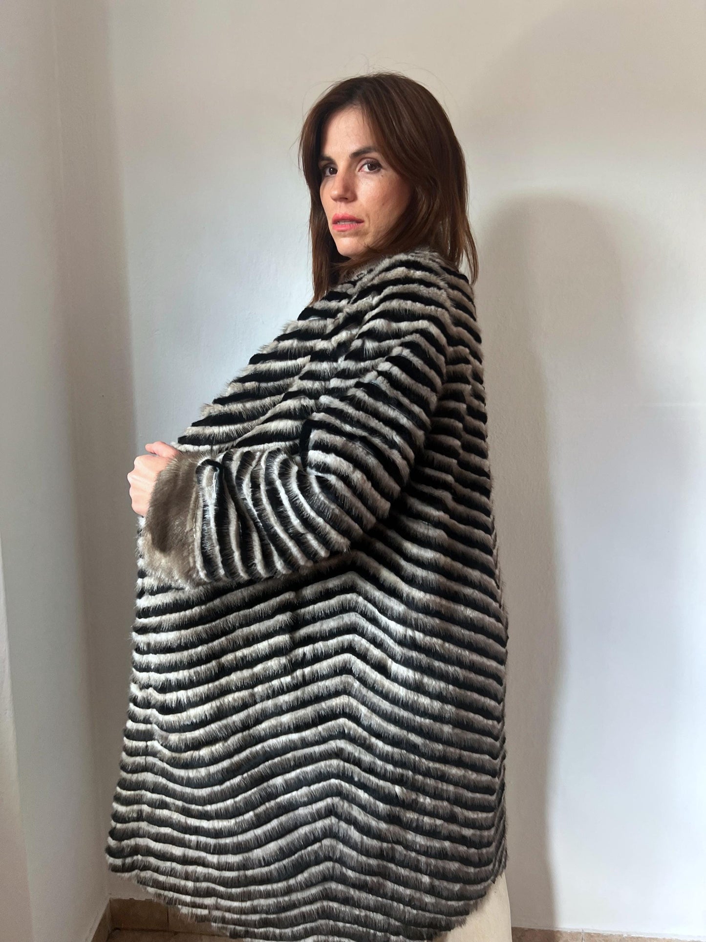 Handwoven Mink Fur Jacket: Lightweight Wool-Lined Coat