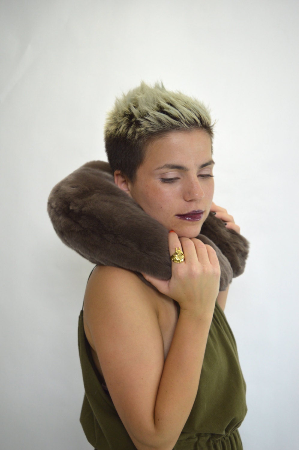 Rex Rabbit Fur Travel Pillow: Ergonomic Neck Support