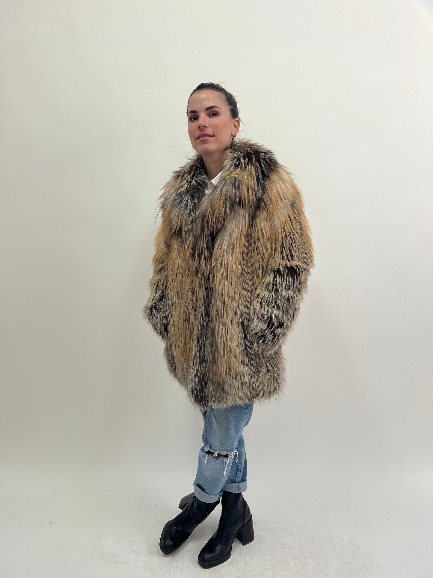 Gold Cross Fox Fur Coat: High Collar Luxury Stroller