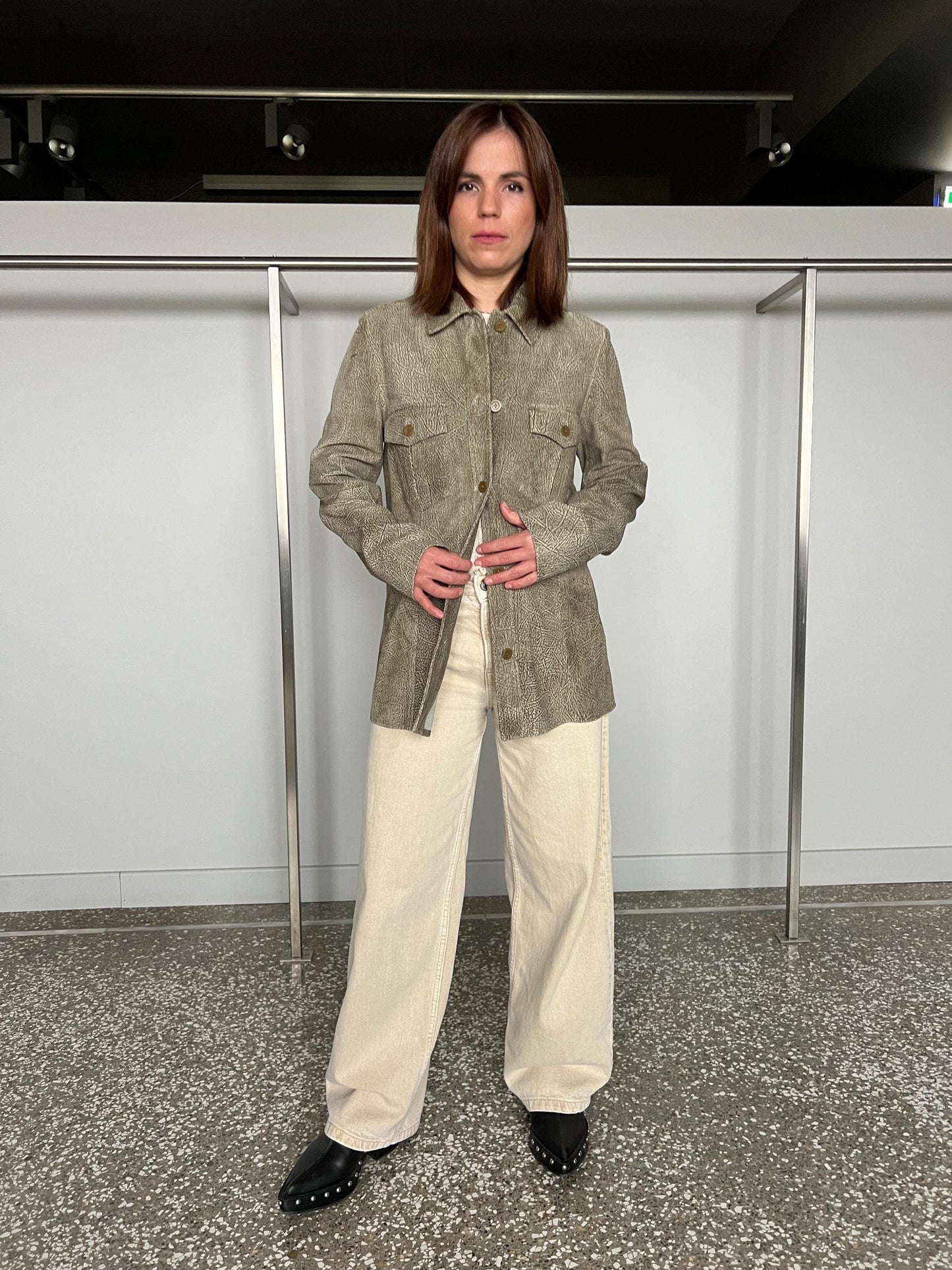 Grey/olive suede leather oversirt. Light genuinely leather: Handmade blazer with external pockets.
