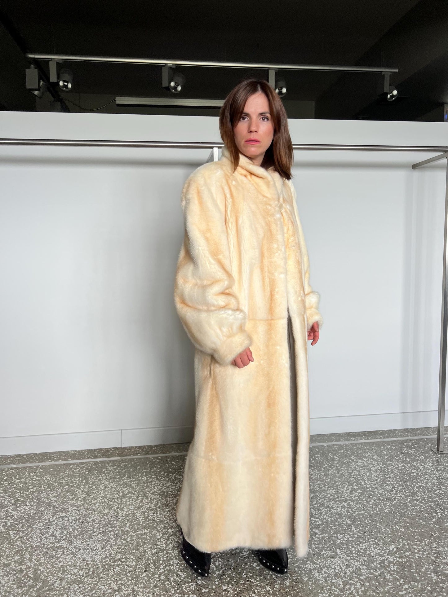 Handmade brand new Beige Saga Mink Fur Coat in vintage style: XL Pearl Stroller