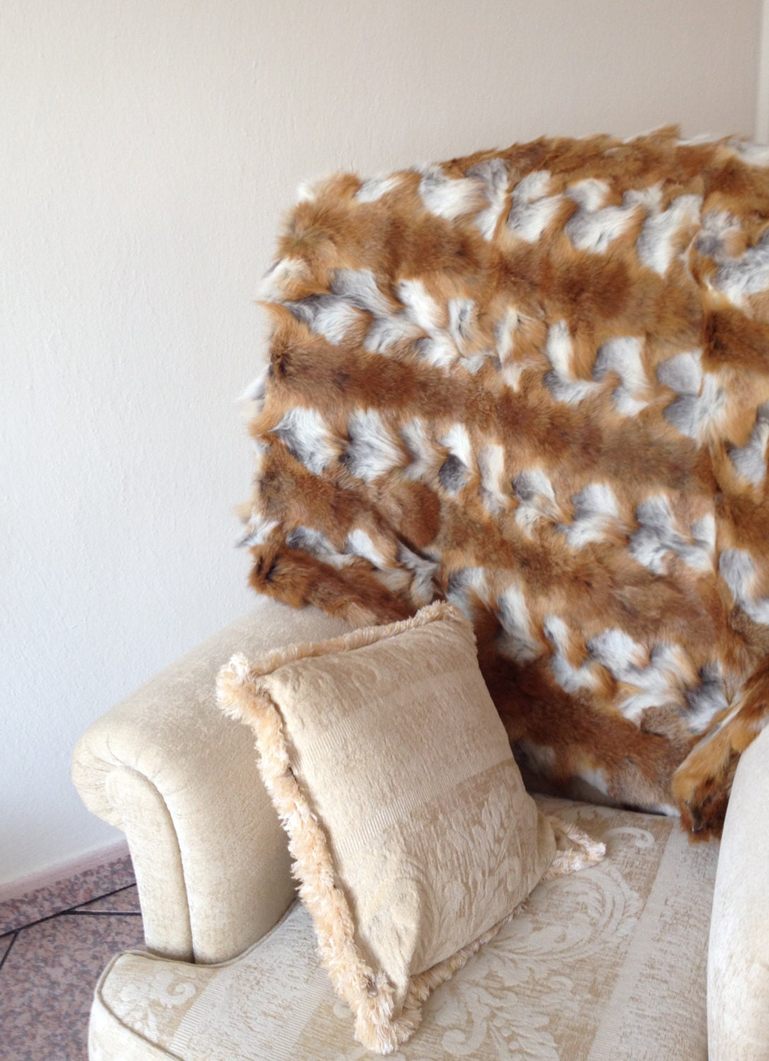 Handmade Red Canadian Fox Fur Throw Blanket: Decorative Fur Bedding (85x225 cm)