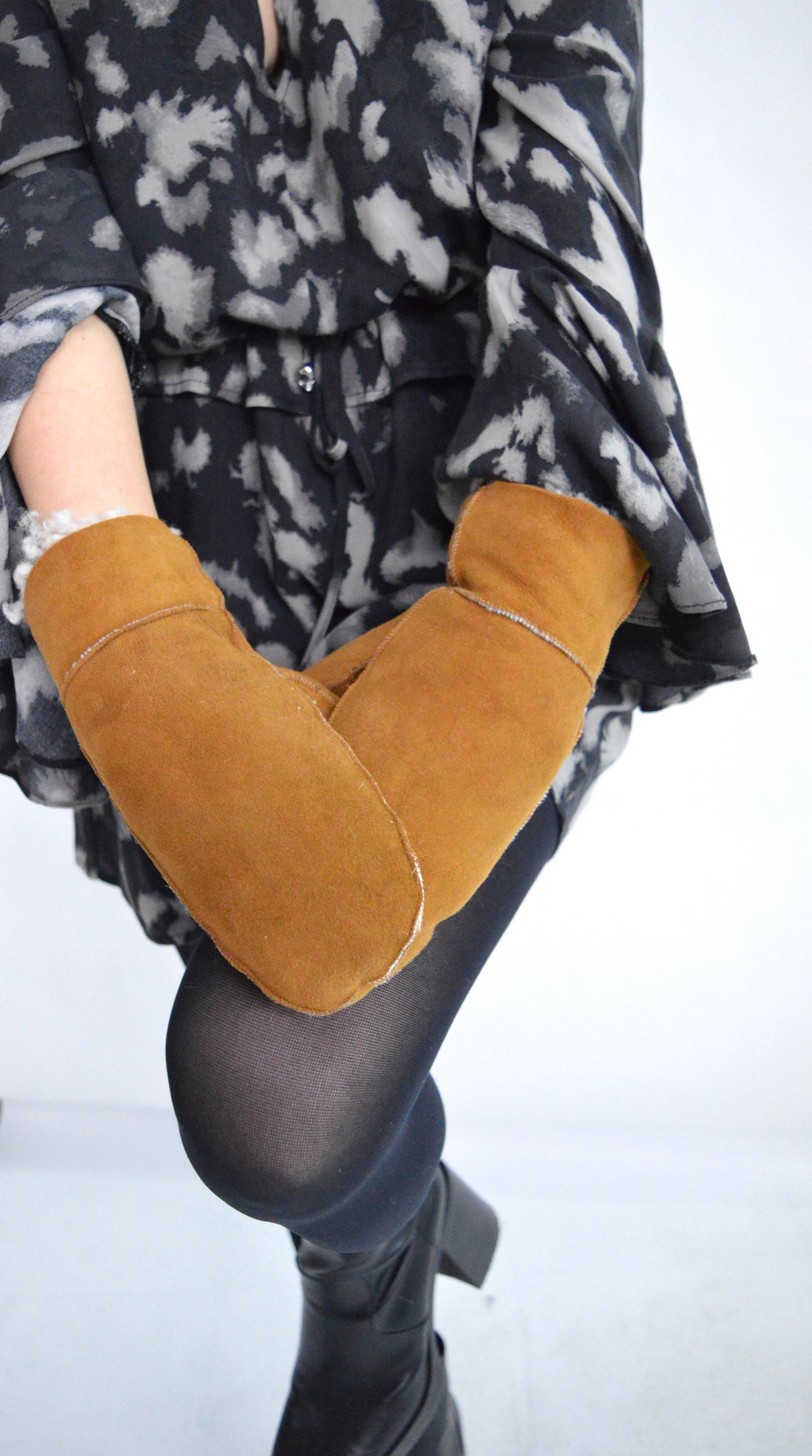 Camel Sheepskin Fur Mittens: Genuine Shearling Gloves