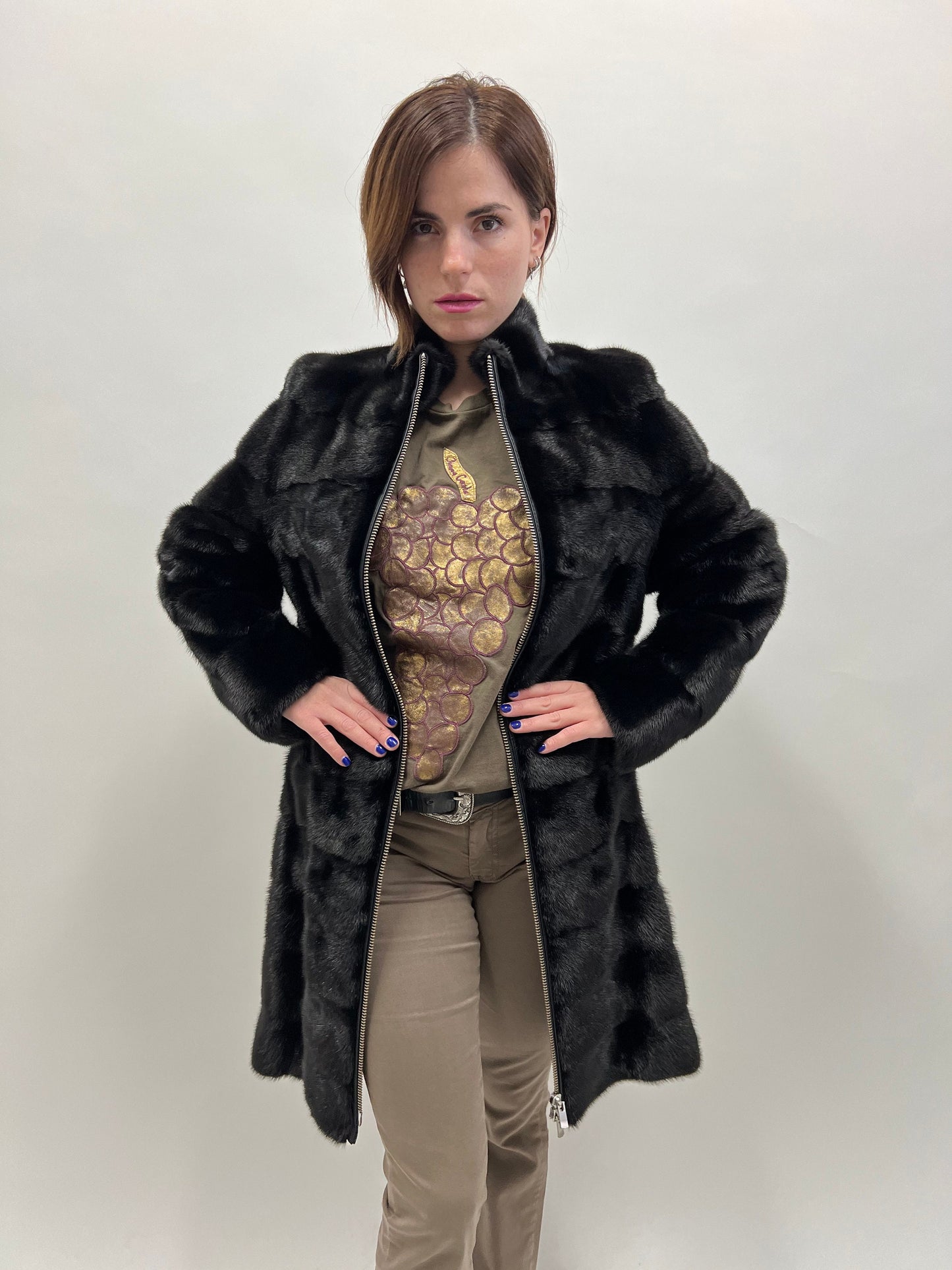 Black Mink Fur Coat: Saga Pelts, Modern Zip-Up Design