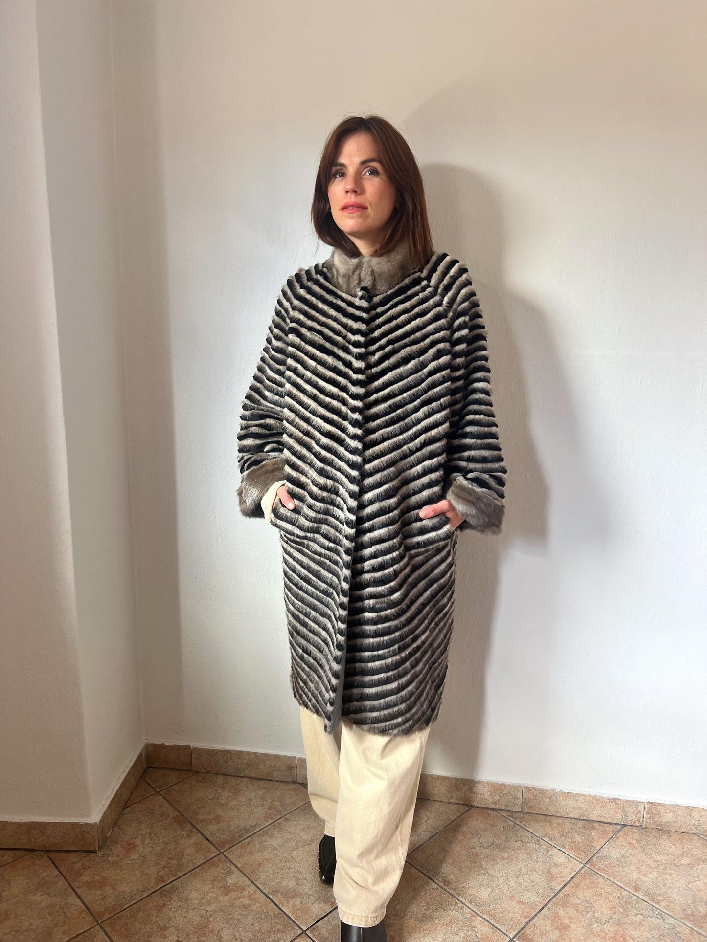 Handwoven Mink Fur Jacket: Lightweight Wool-Lined Coat