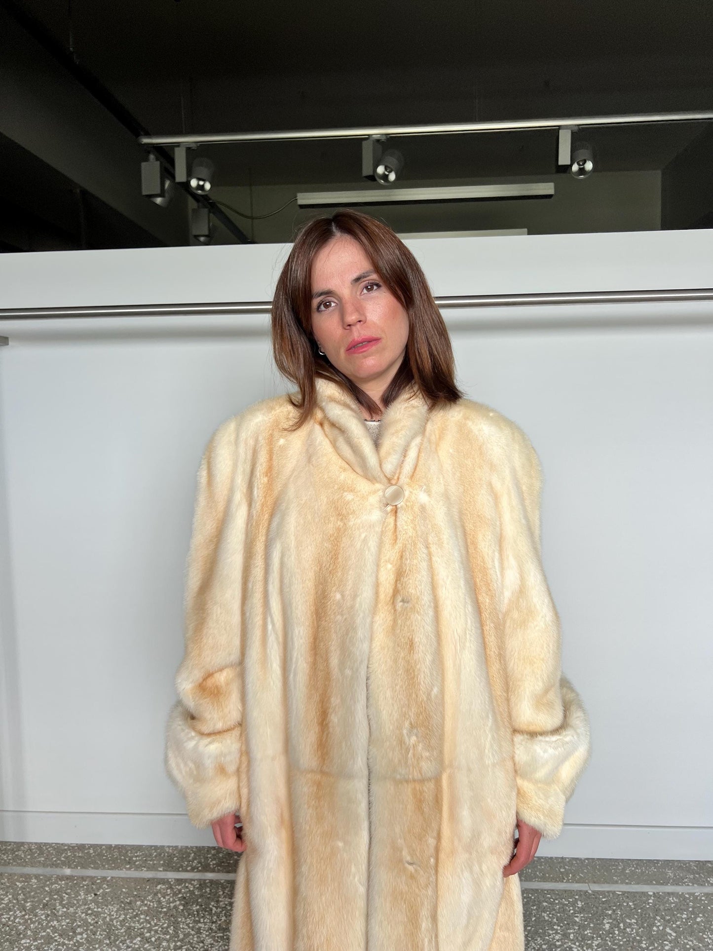 Handmade brand new Beige Saga Mink Fur Coat in vintage style: XL Pearl Stroller
