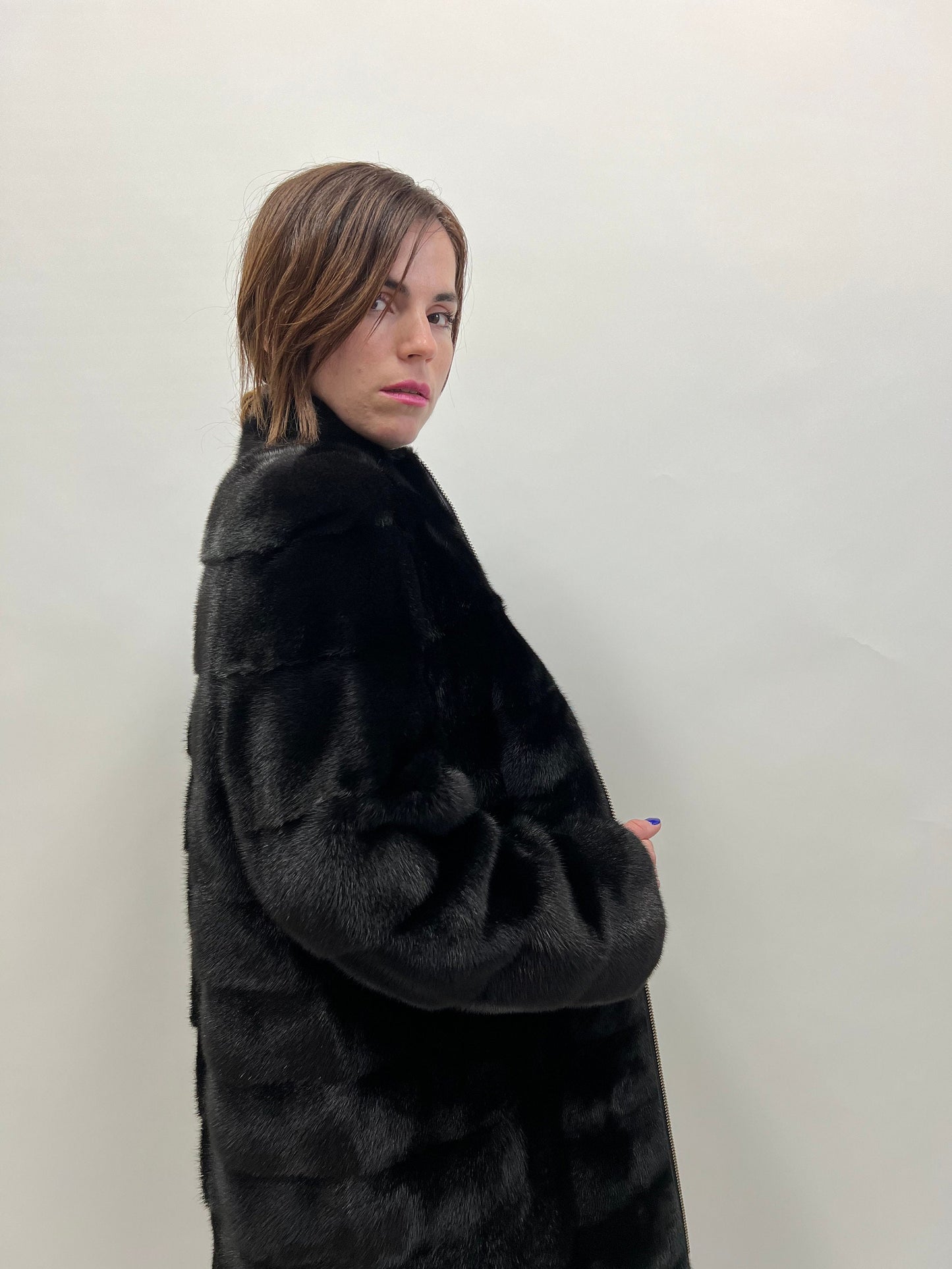 Black Mink Fur Coat: Saga Pelts, Modern Zip-Up Design