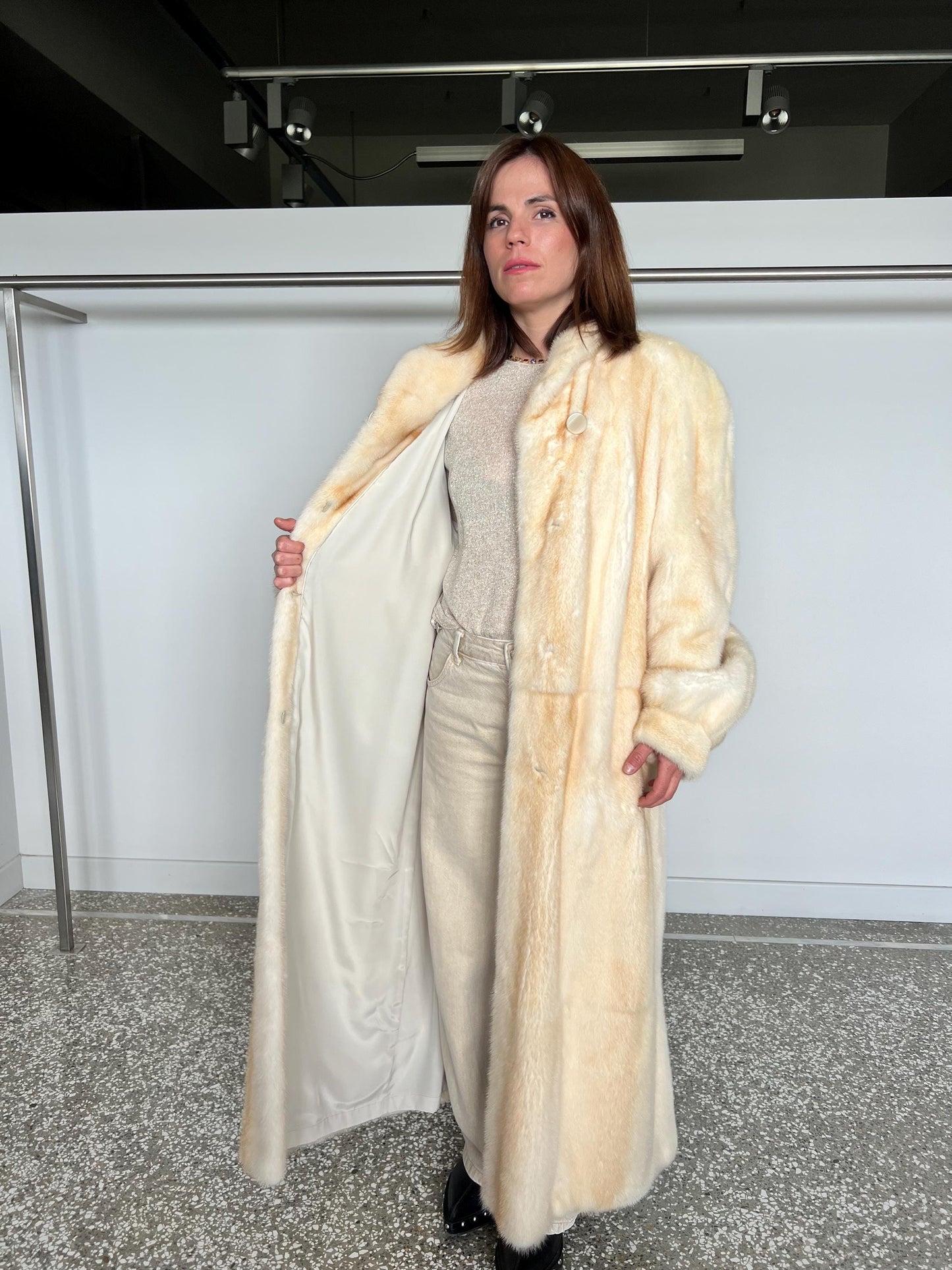 Handmade brand new Beige Saga Mink Fur Coat in vintage style: XL Pearl Stroller