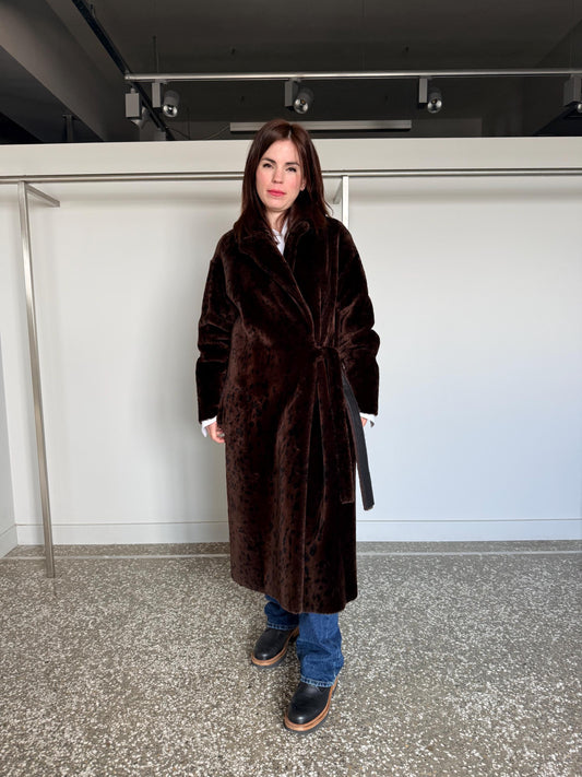 Handmade reversible shearling with animal print. Black leather sheepskin coat: Super warm Sheepskin stroller.