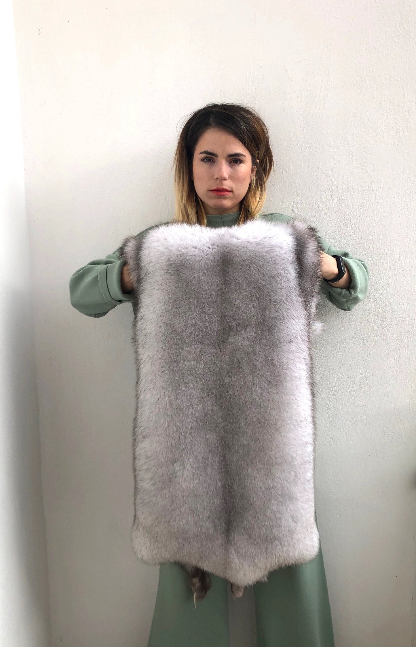 Genuine Blue Fox Fur Pelt:Saga royal white fur skin , huge size.