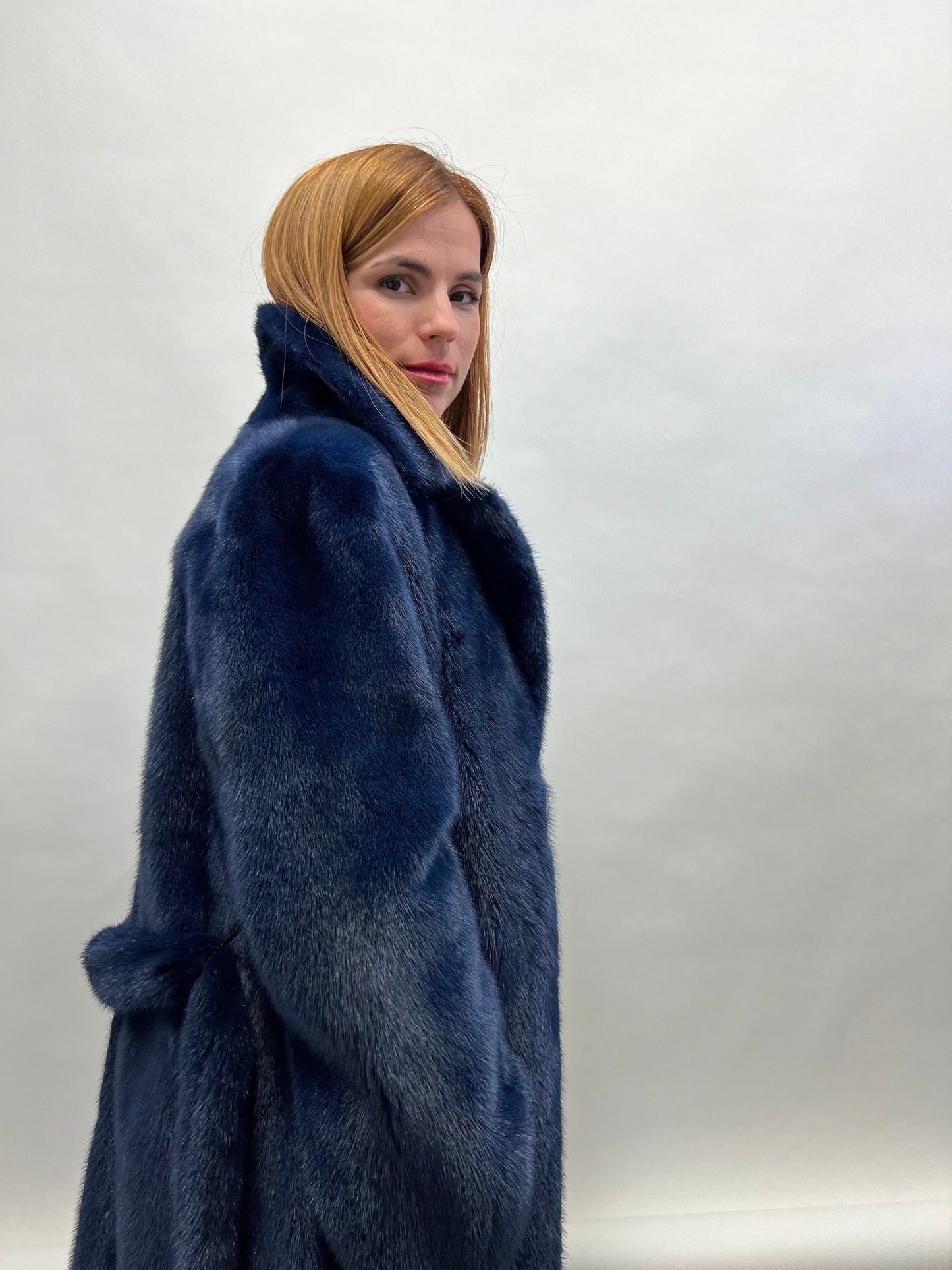Handmade Navy Blue Mink Fur Coat: Collared Belted Stroller, Large