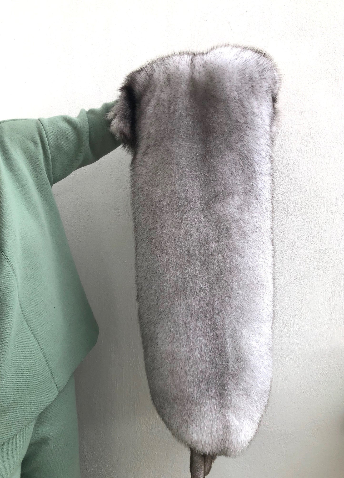 Genuine Blue Fox Fur Pelt:Saga royal white fur skin , huge size.
