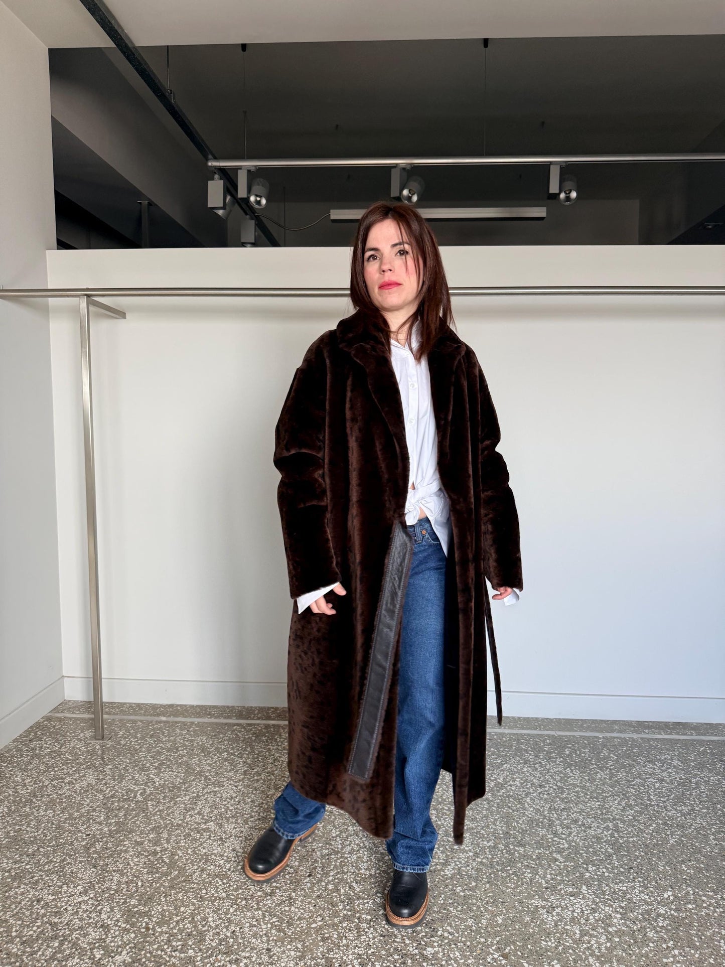 Handmade reversible shearling with animal print. Black leather sheepskin coat: Super warm Sheepskin stroller.