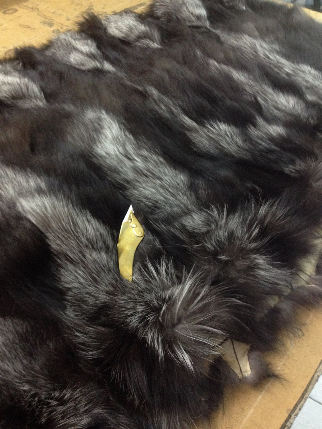 Handmade Silver Fox Fur Throw Blanket: Genuine Fur Bedding (82.68x27.56 inches)