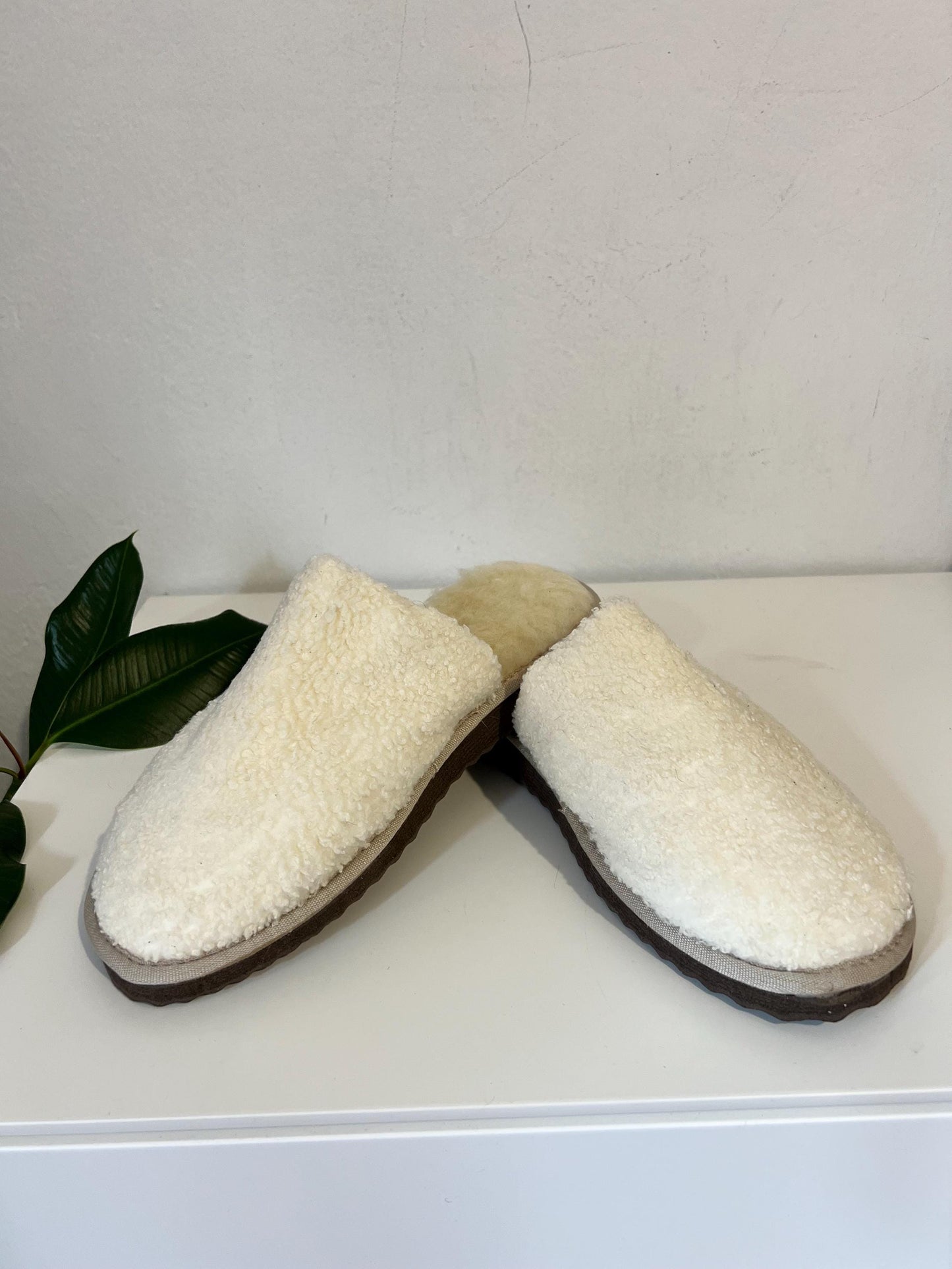Cream Shearling Slippers: Sheepskin Fur Slides with Bouncing Sole