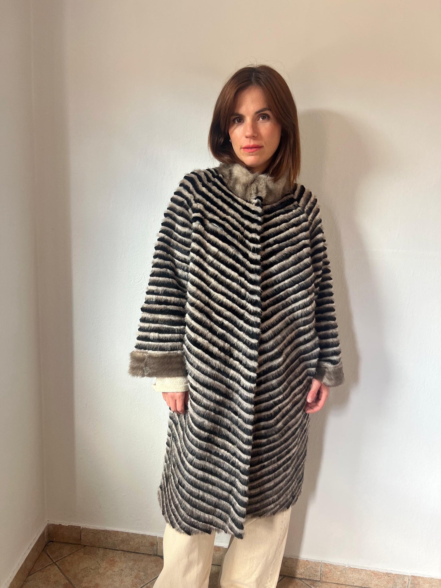 Handwoven Mink Fur Jacket: Lightweight Wool-Lined Coat