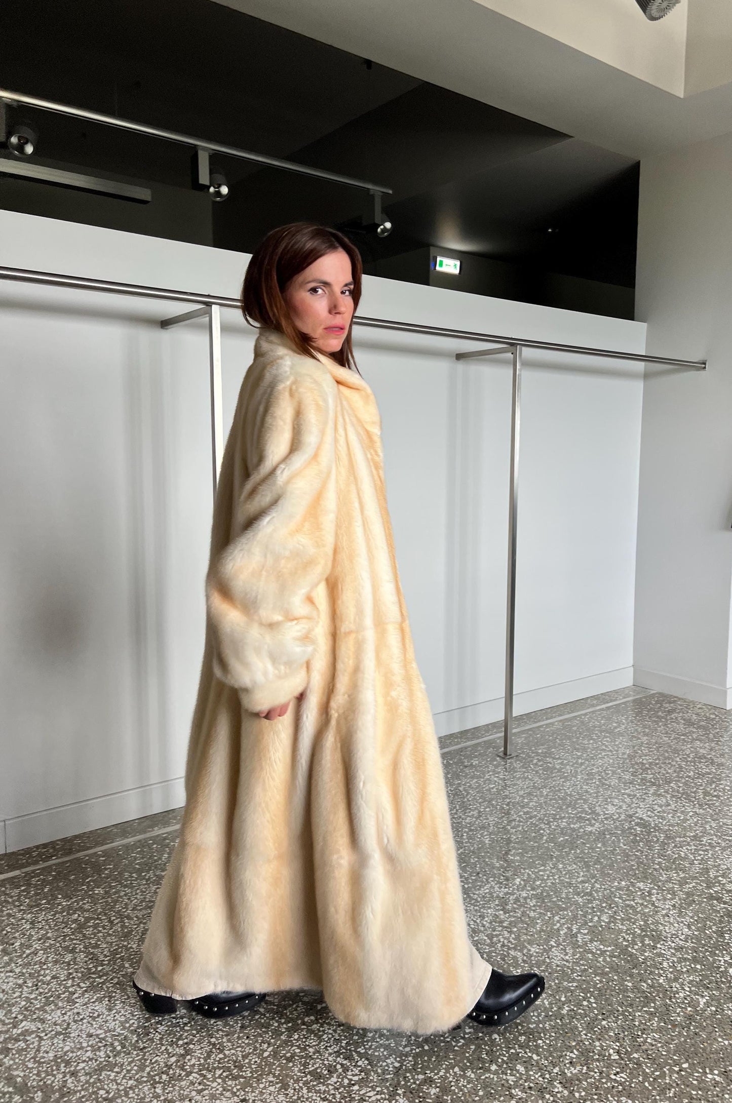 Handmade brand new Beige Saga Mink Fur Coat in vintage style: XL Pearl Stroller