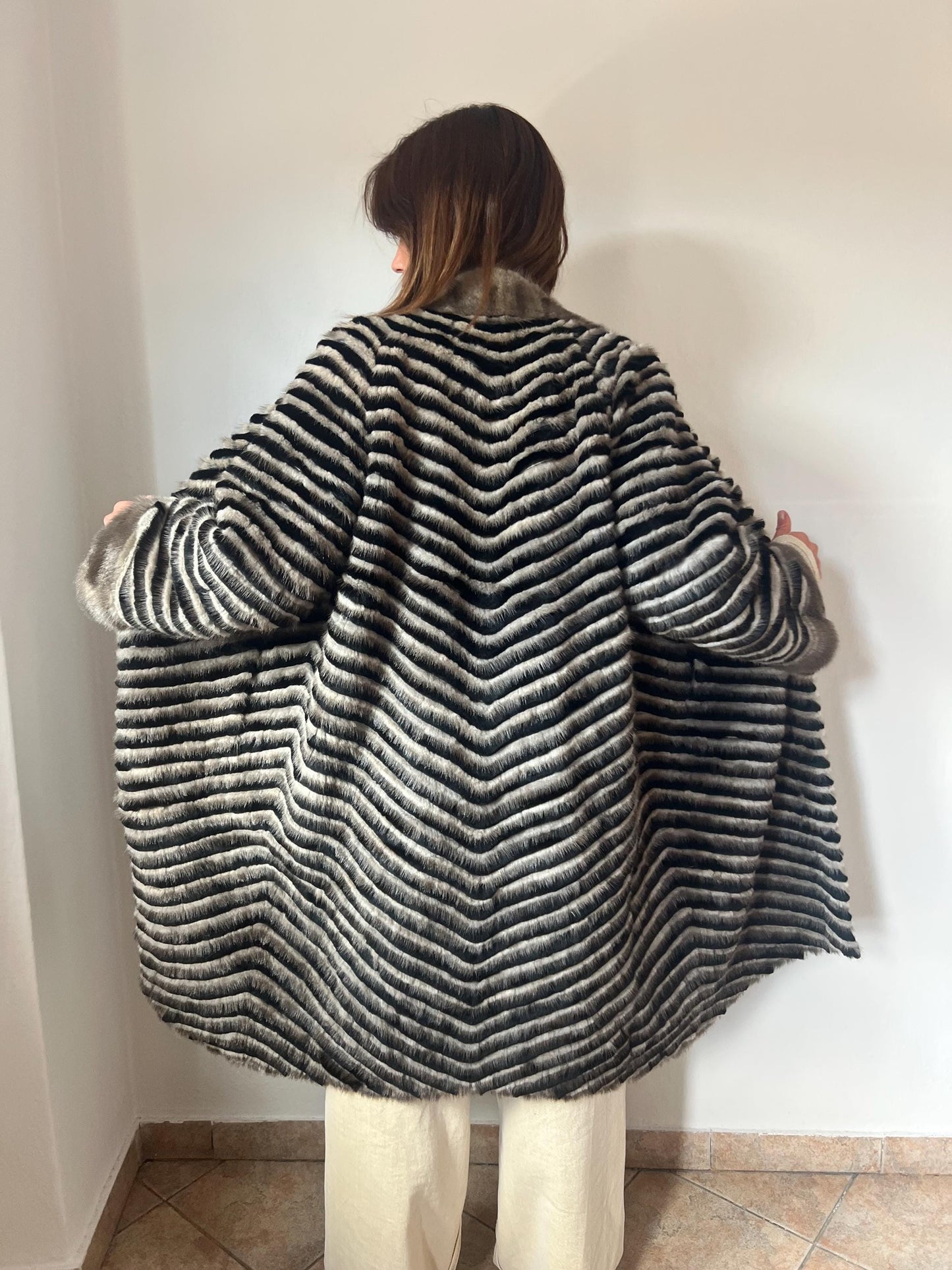 Handwoven Mink Fur Jacket: Lightweight Wool-Lined Coat