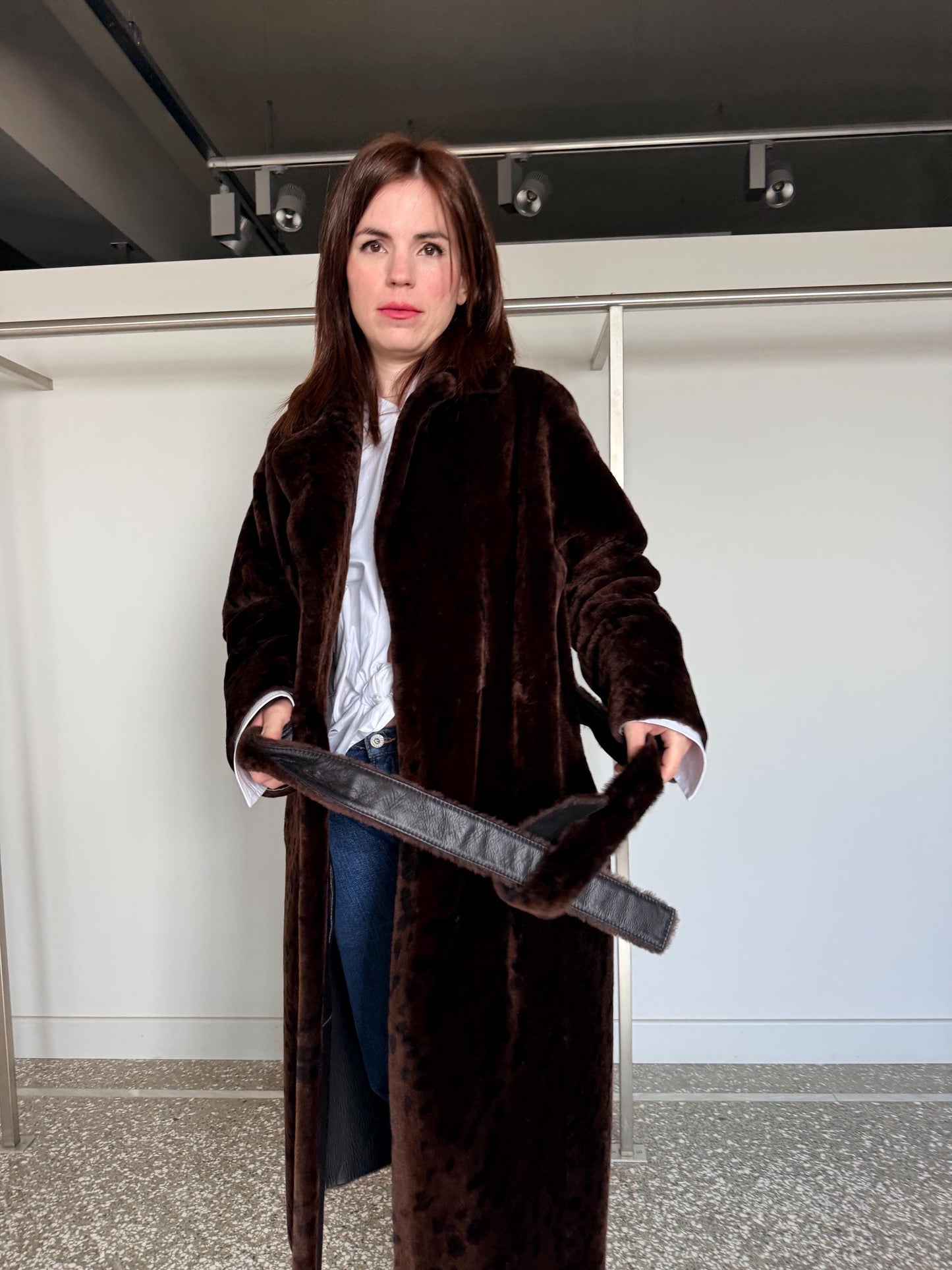 Handmade reversible shearling with animal print. Black leather sheepskin coat: Super warm Sheepskin stroller.