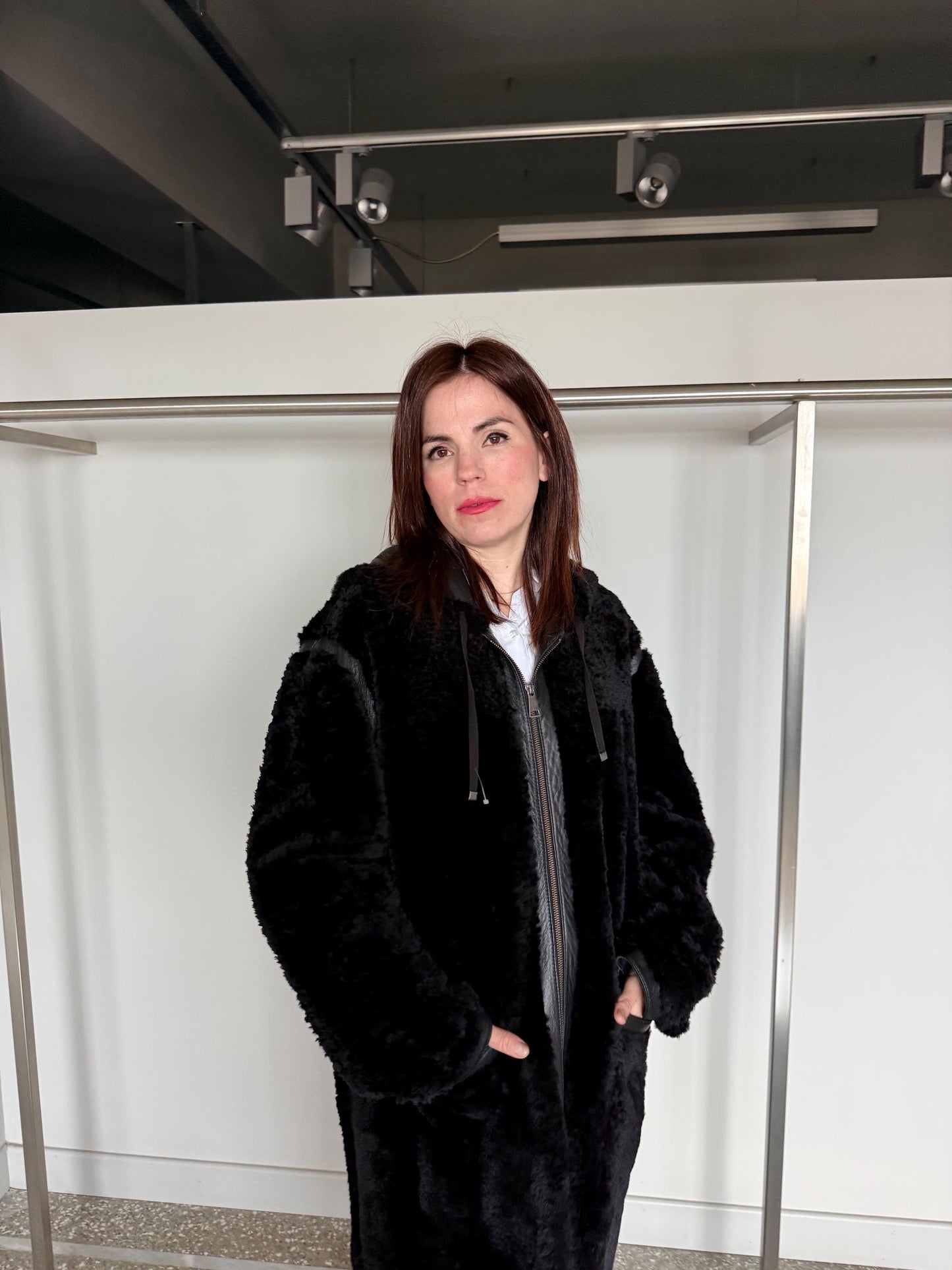 Handmade hooded merino shearling . Black leather sheepskin coat: Super warm and soft Sheepskin stroller wit zip closure.